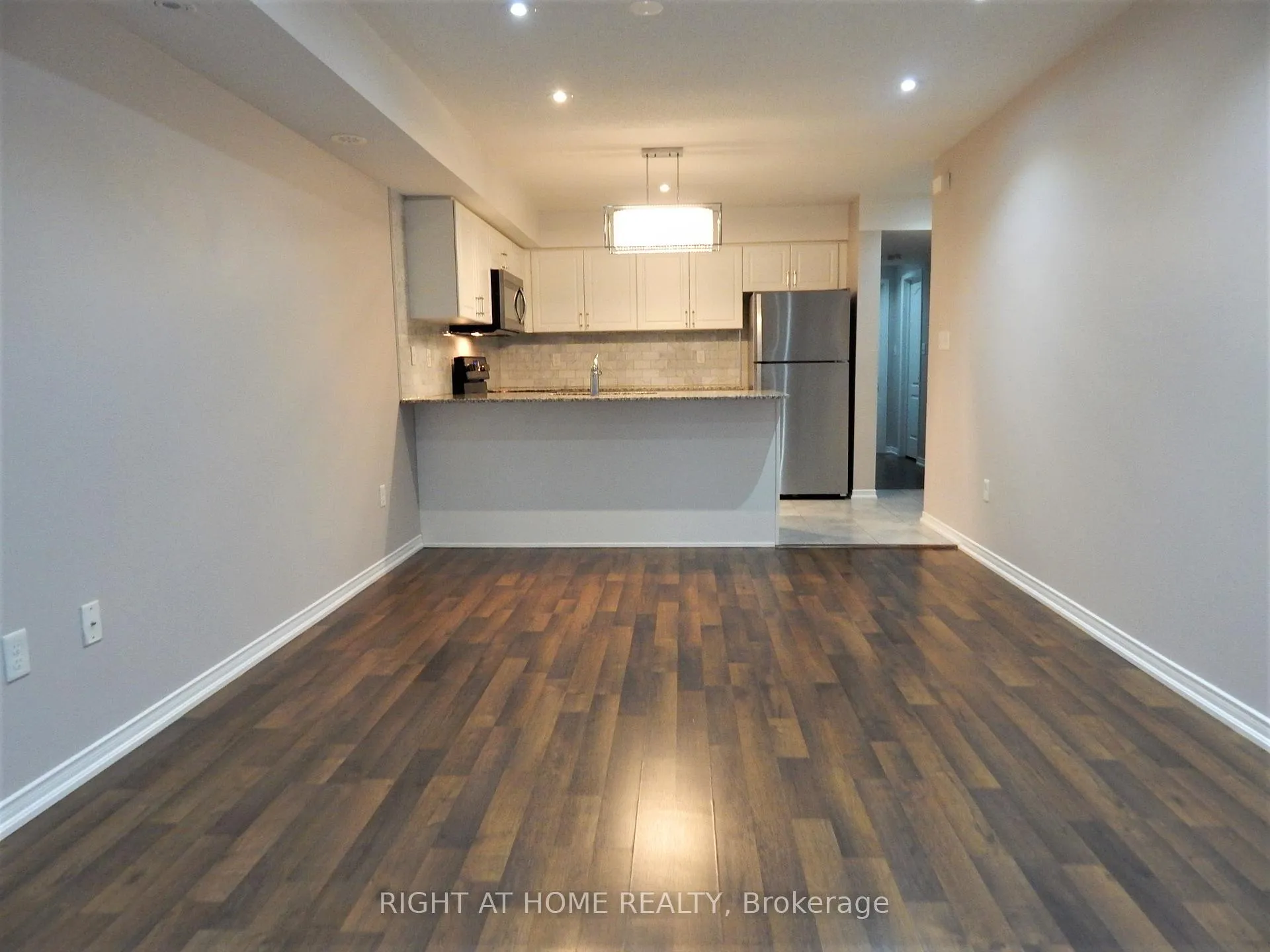 Photo 13 of Unit 12, 2492 Post Road, Oakville, River Oaks — HOMEH