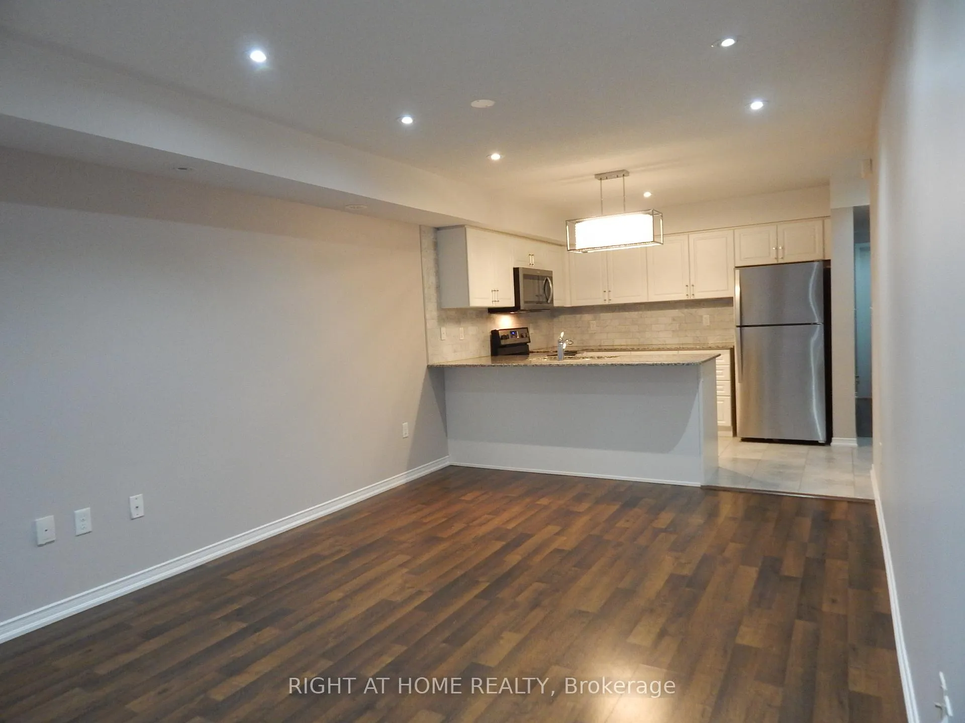 Photo 14 of Unit 12, 2492 Post Road, Oakville, River Oaks — HOMEH