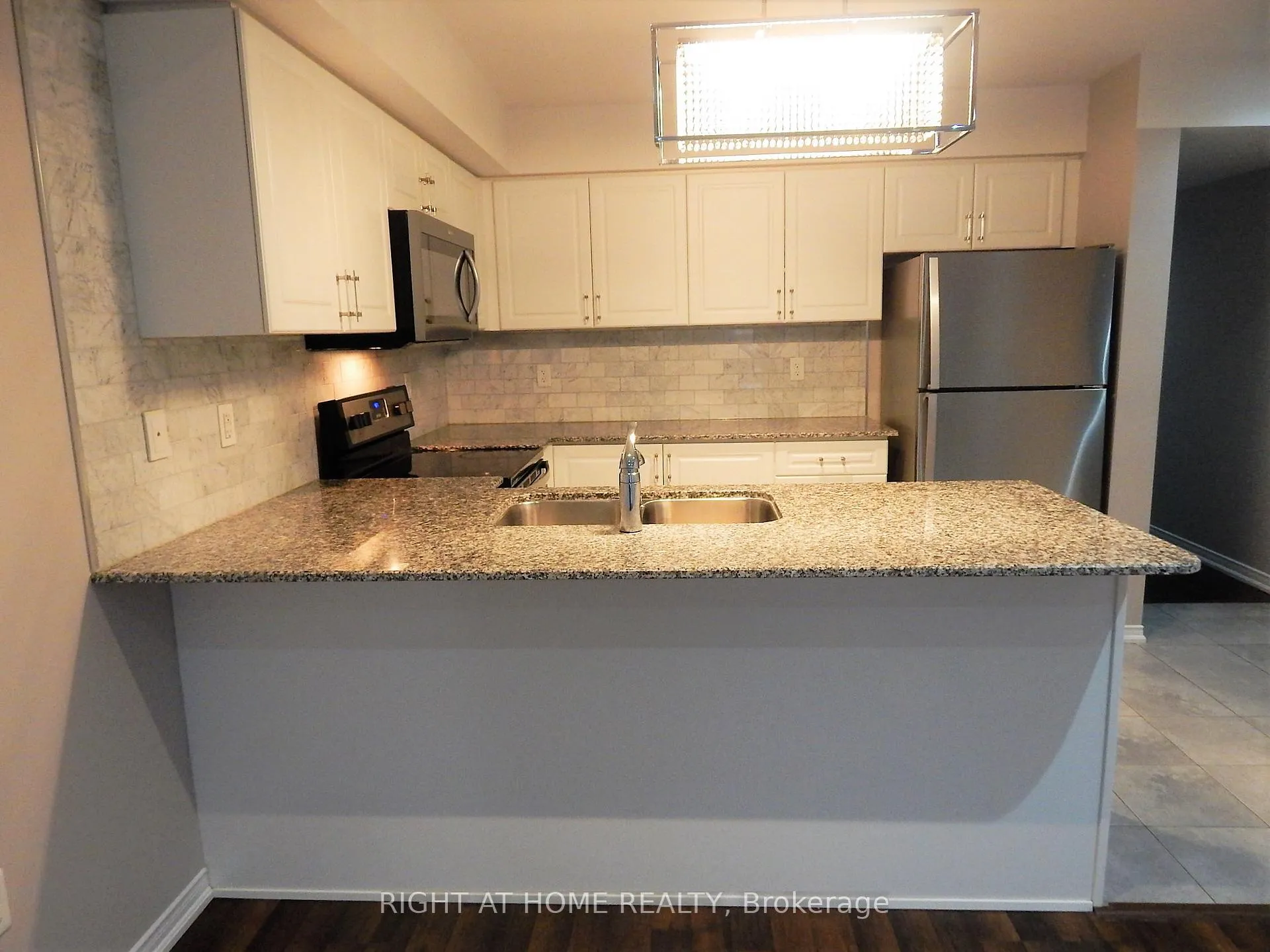 Photo 15 of Unit 12, 2492 Post Road, Oakville, River Oaks — HOMEH