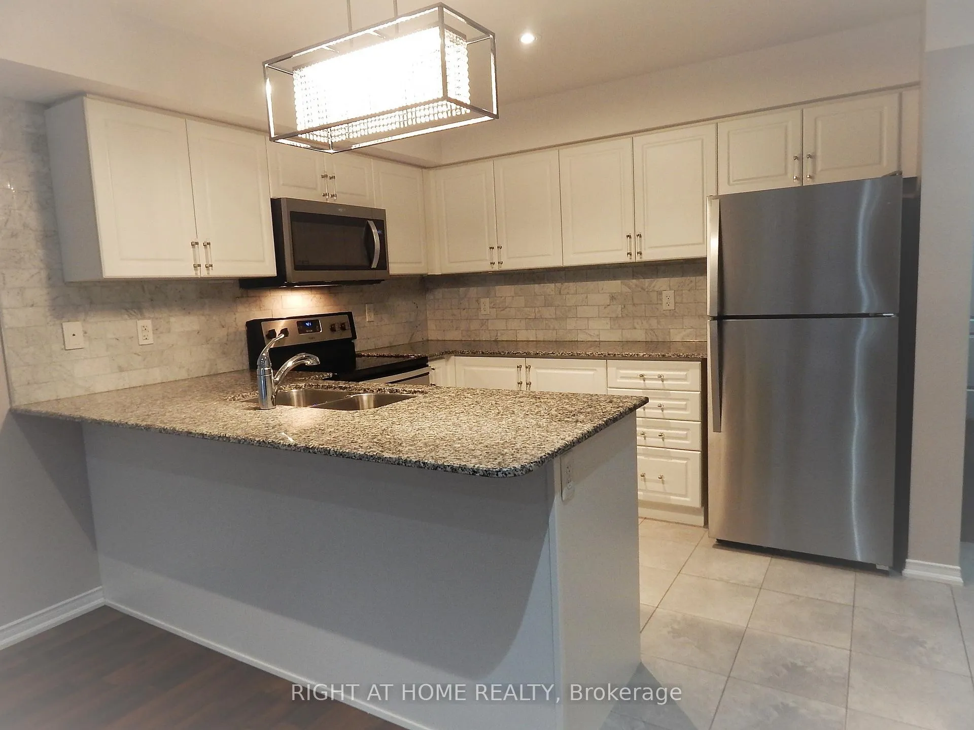 Photo 16 of Unit 12, 2492 Post Road, Oakville, River Oaks — HOMEH