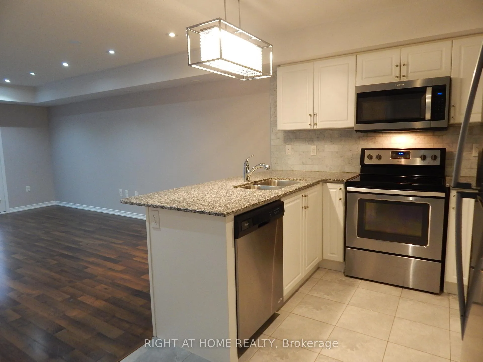Photo 18 of Unit 12, 2492 Post Road, Oakville, River Oaks — HOMEH