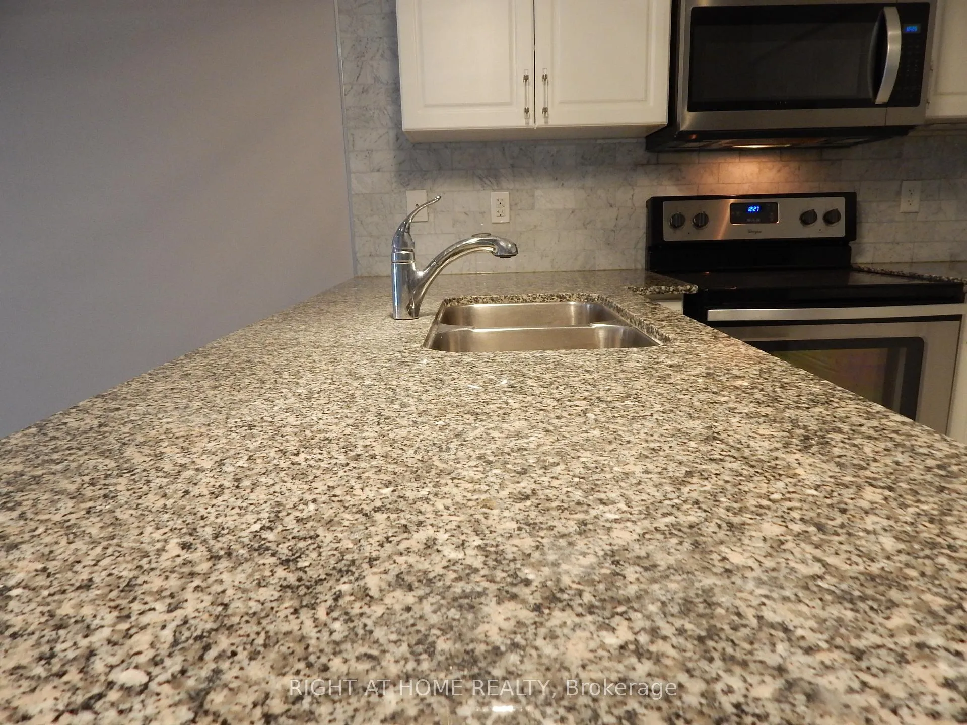 Photo 19 of Unit 12, 2492 Post Road, Oakville, River Oaks — HOMEH
