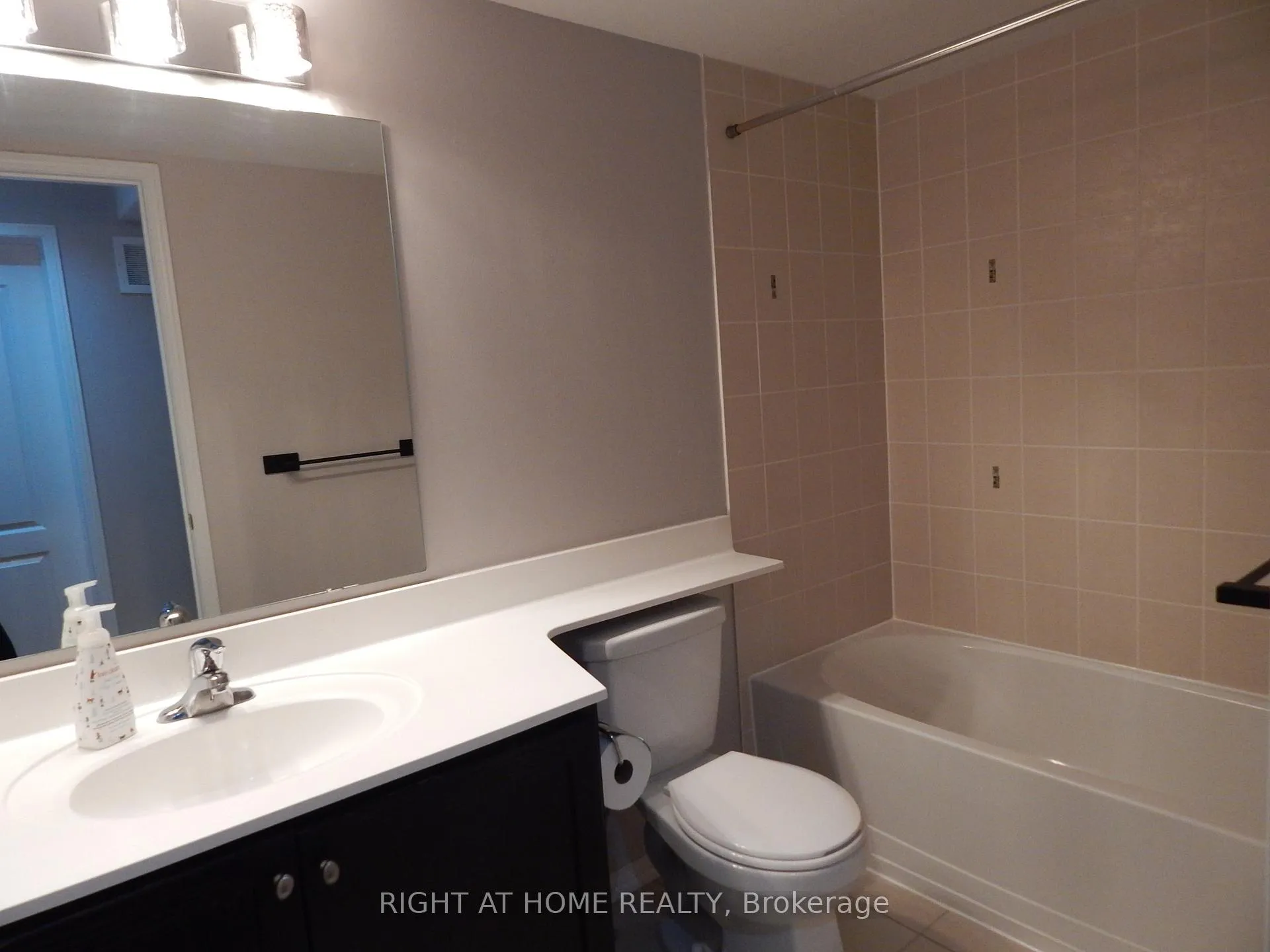 Photo 27 of Unit 12, 2492 Post Road, Oakville, River Oaks — HOMEH