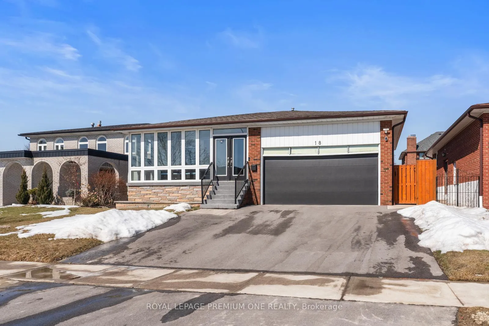 Photo 1 of 18 Northlane Road, Vaughan, West Woodbridge — HOMEH