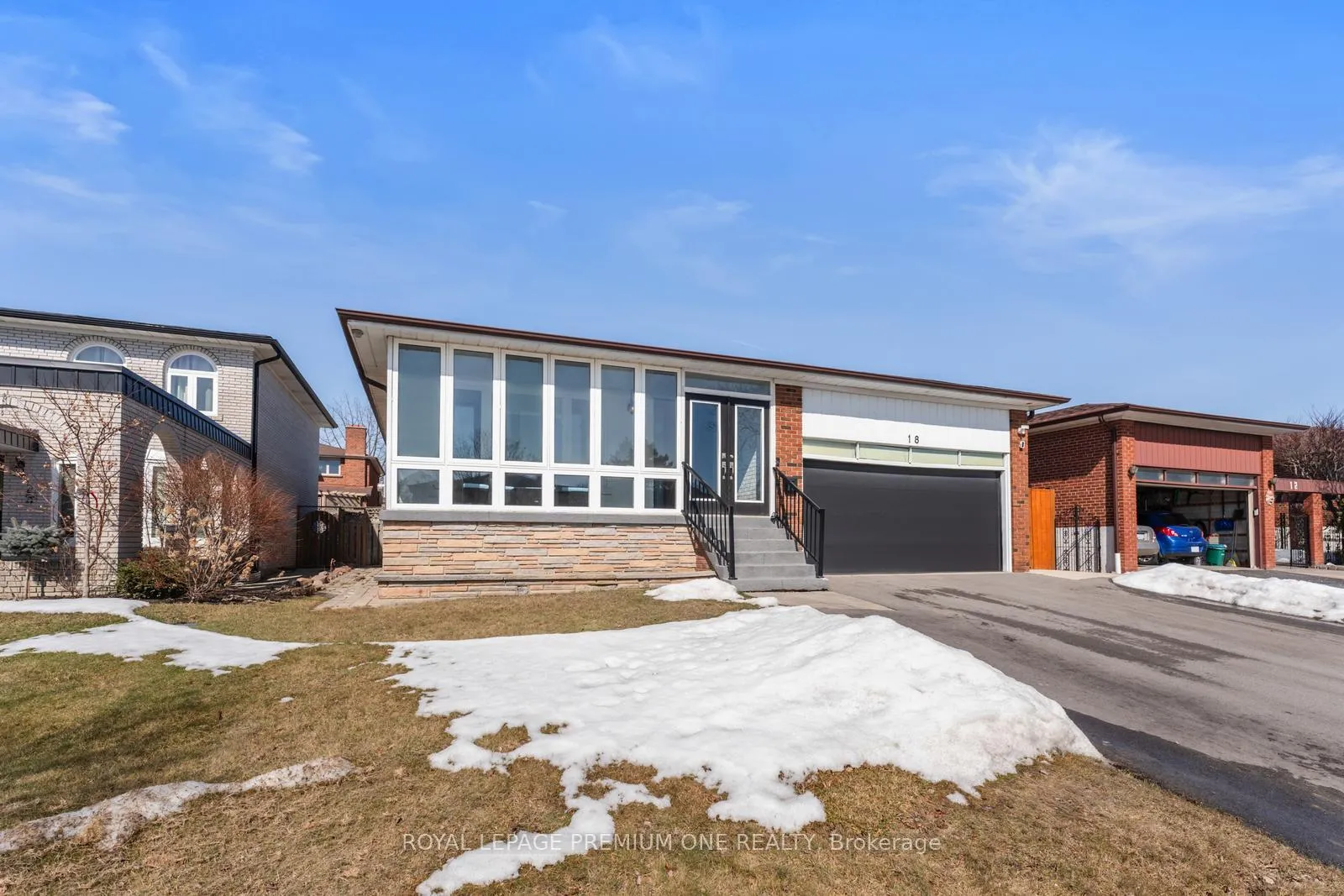 Photo 2 of 18 Northlane Road, Vaughan, West Woodbridge — HOMEH