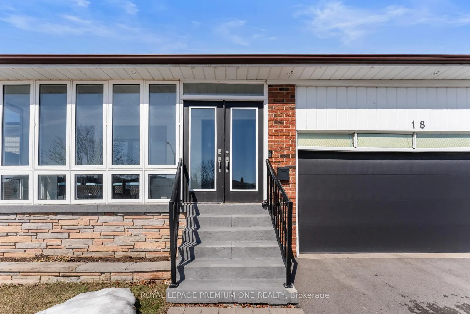 Photo 3 of 18 Northlane Road, Vaughan, West Woodbridge — HOMEH