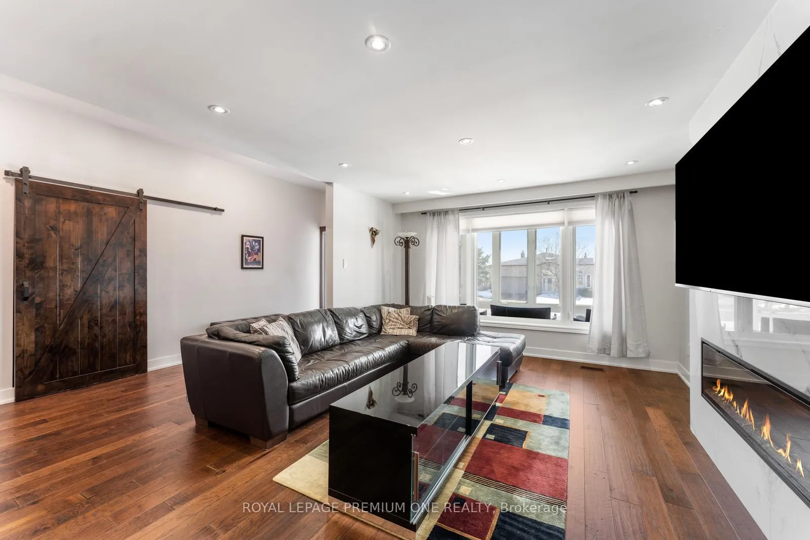 Photo 10 of 18 Northlane Road, Vaughan, West Woodbridge — HOMEH