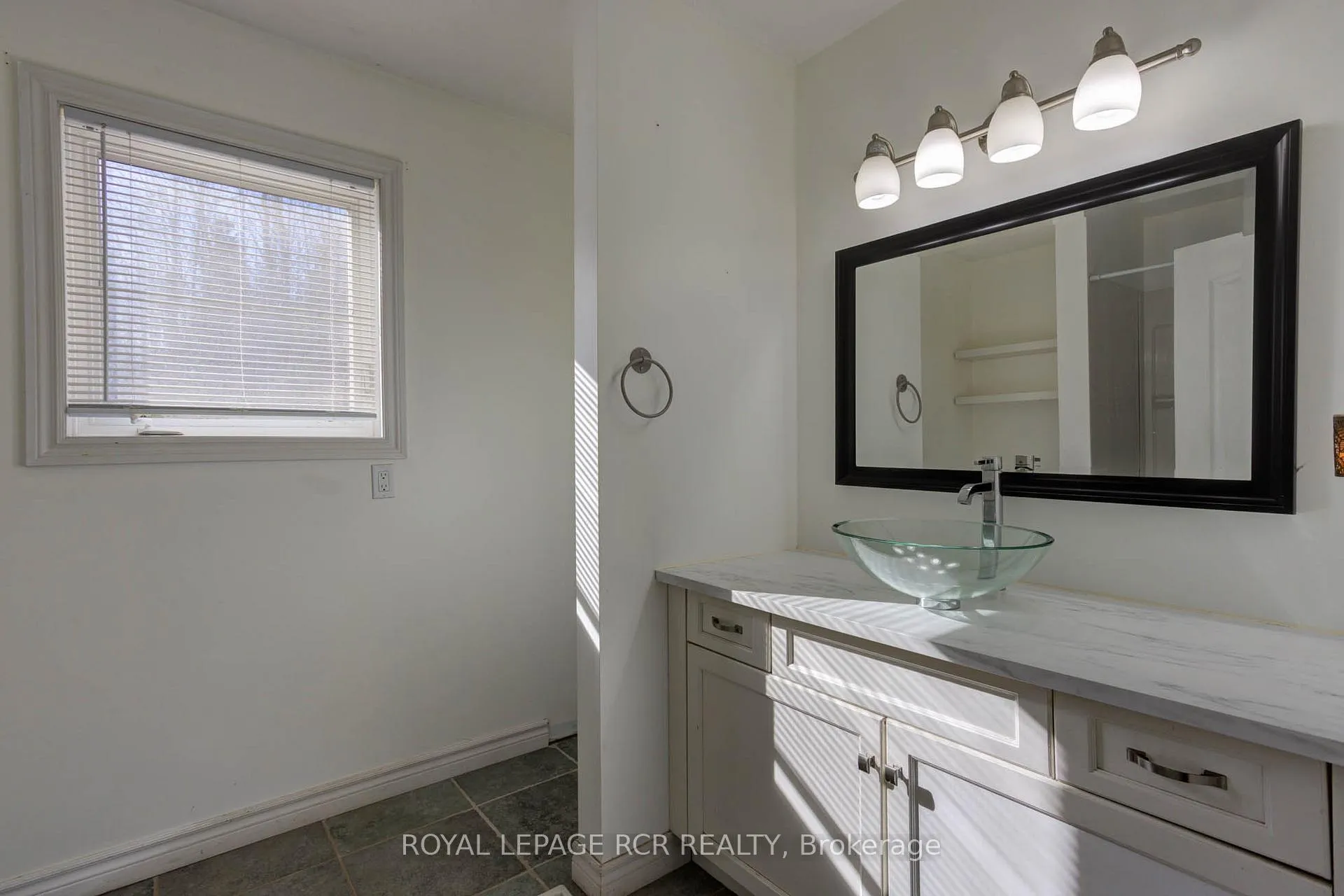 Photo 11 of 44 Geddes Street W, Minto — HOMEH
