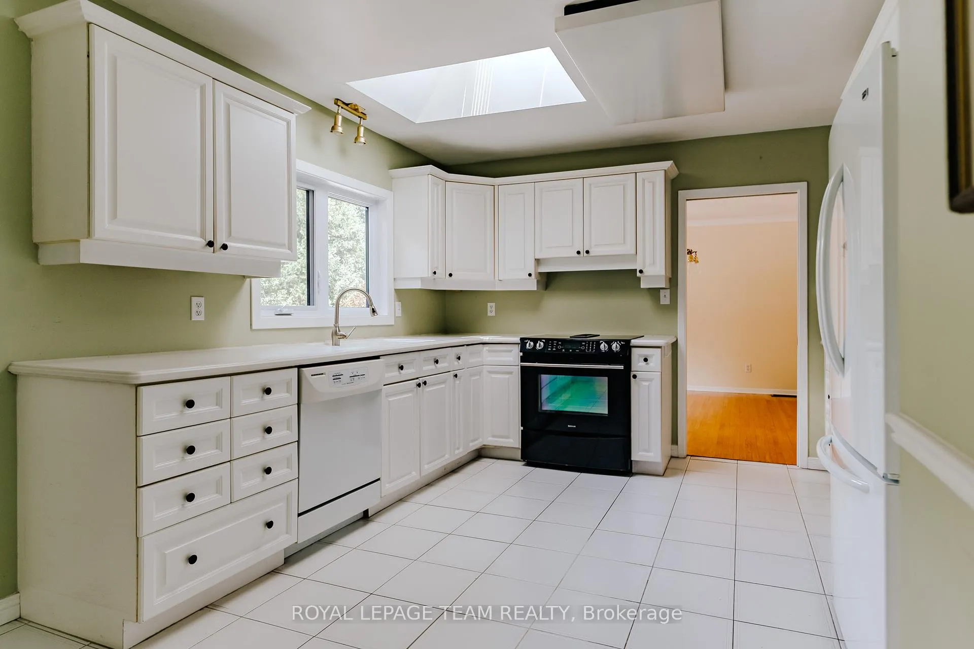 Photo 19 of 1231 Fairway Drive, Ottawa, Manotick South to Roger Stevens — HOMEH