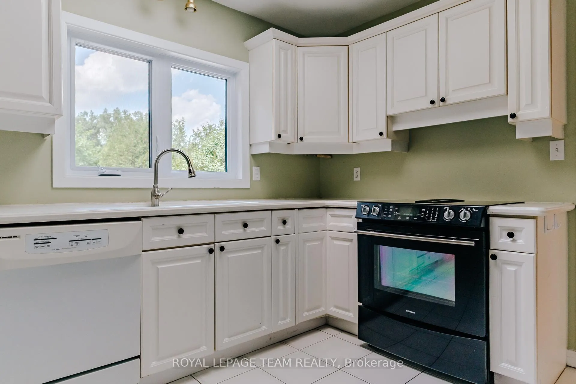Photo 20 of 1231 Fairway Drive, Ottawa, Manotick South to Roger Stevens — HOMEH