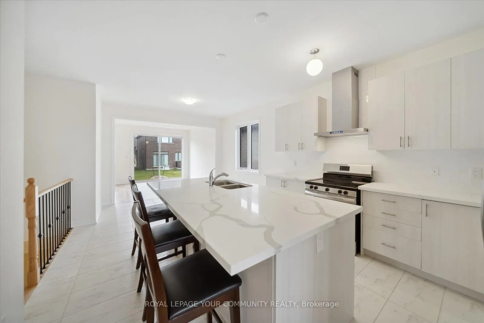 Photo 2 of 83 Sun Valley Avenue, Wasaga Beach — HOMEH
