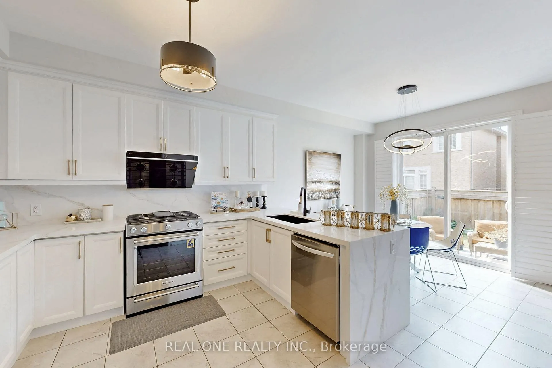 Photo 8 of 125 Joseph Hartman Crescent, Aurora, Rural Aurora — HOMEH