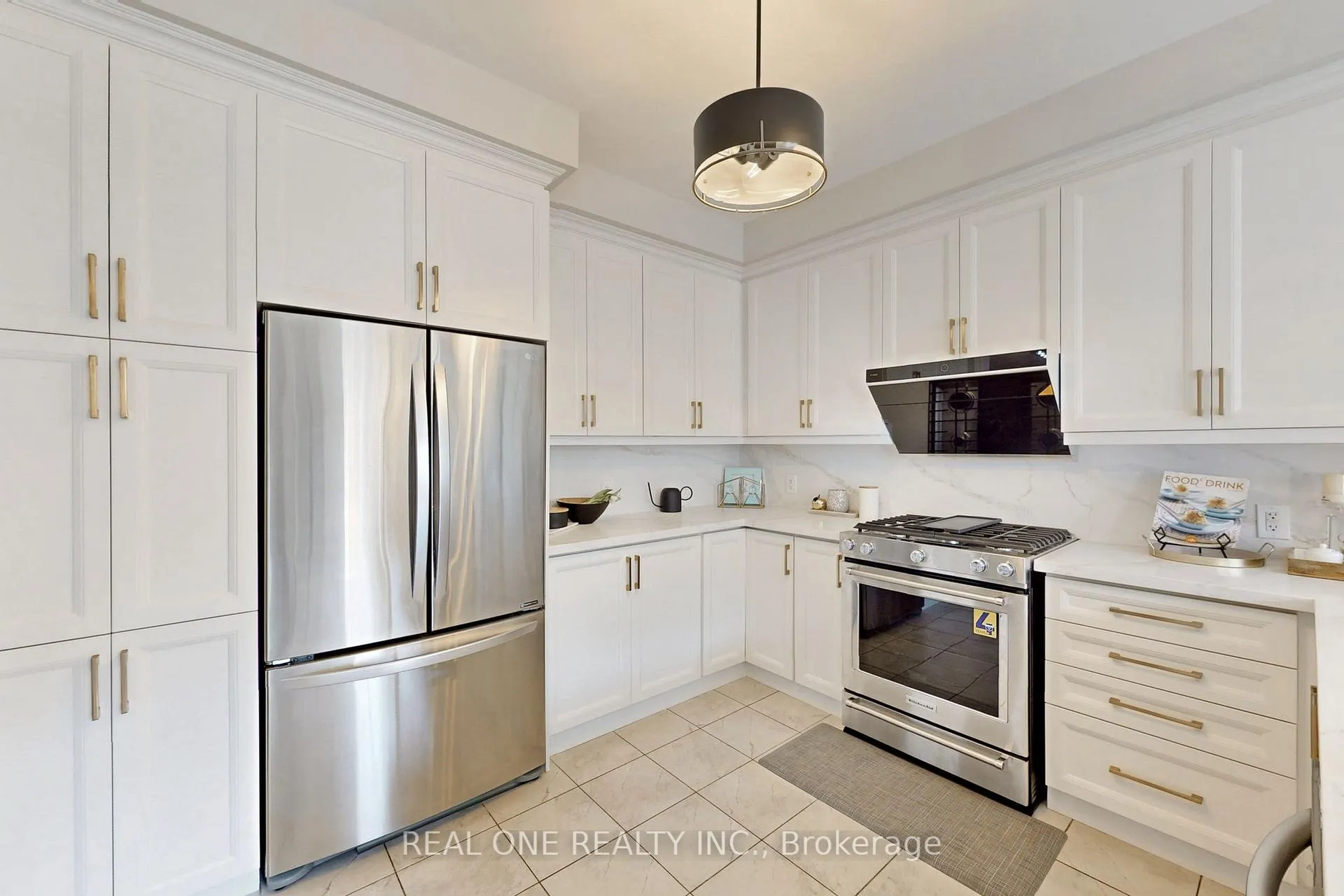 Photo 9 of 125 Joseph Hartman Crescent, Aurora, Rural Aurora — HOMEH