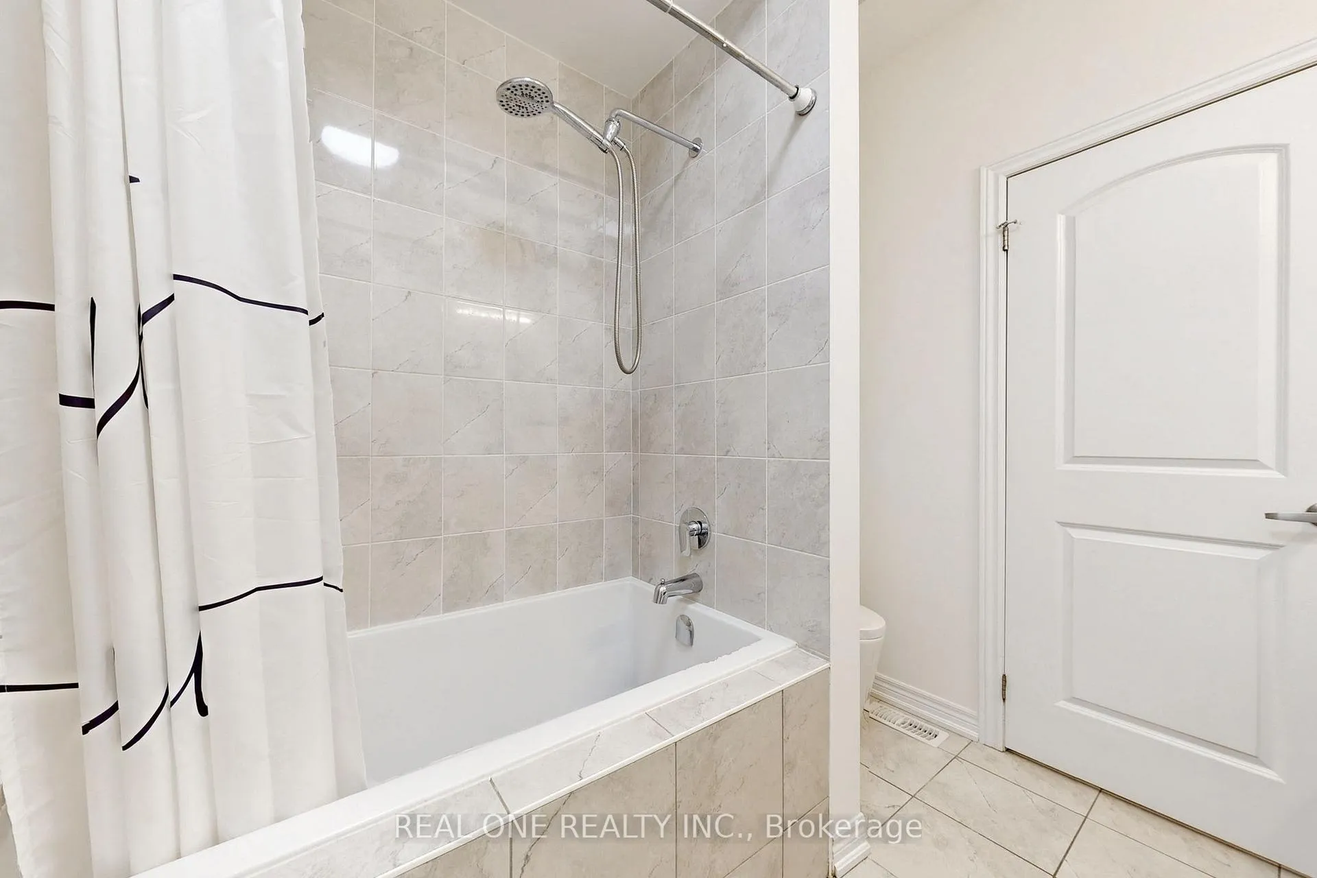 Photo 28 of 125 Joseph Hartman Crescent, Aurora, Rural Aurora — HOMEH
