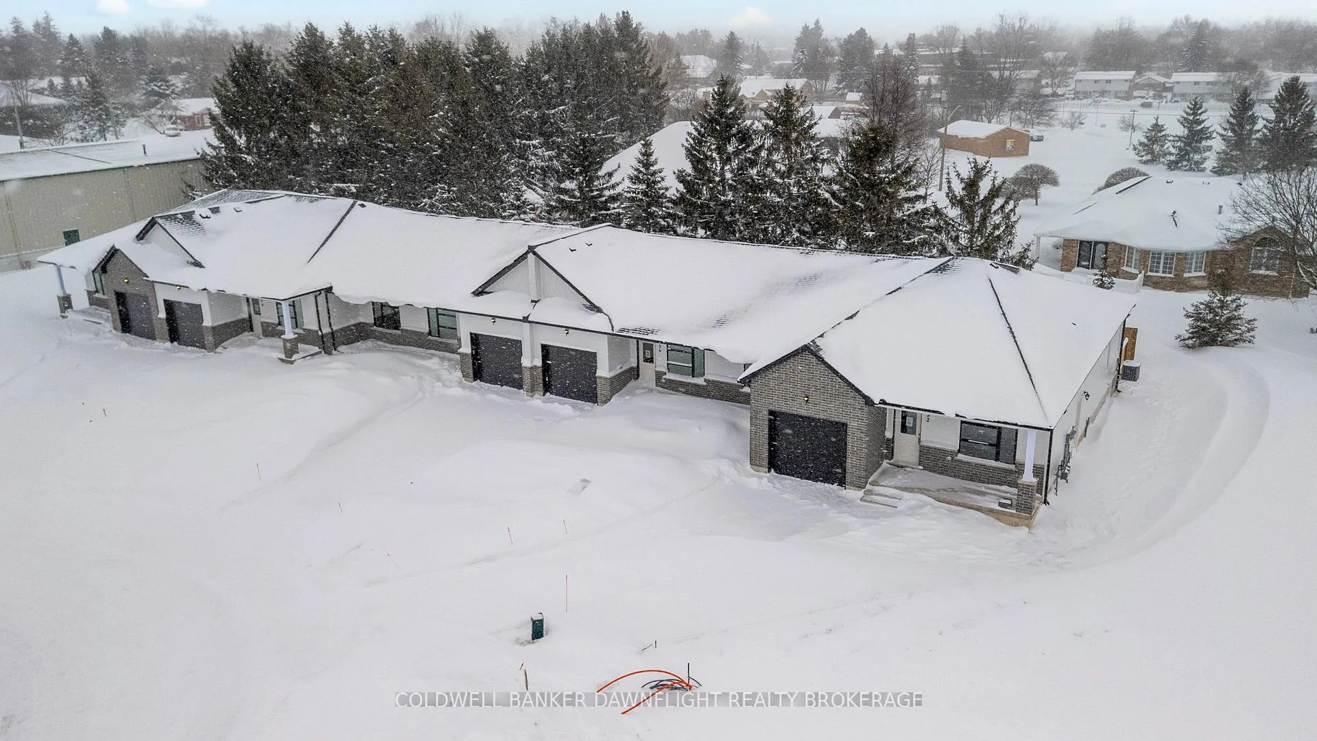 Photo 4 of 52 Moonlight Court, Central Huron, Clinton — HOMEH