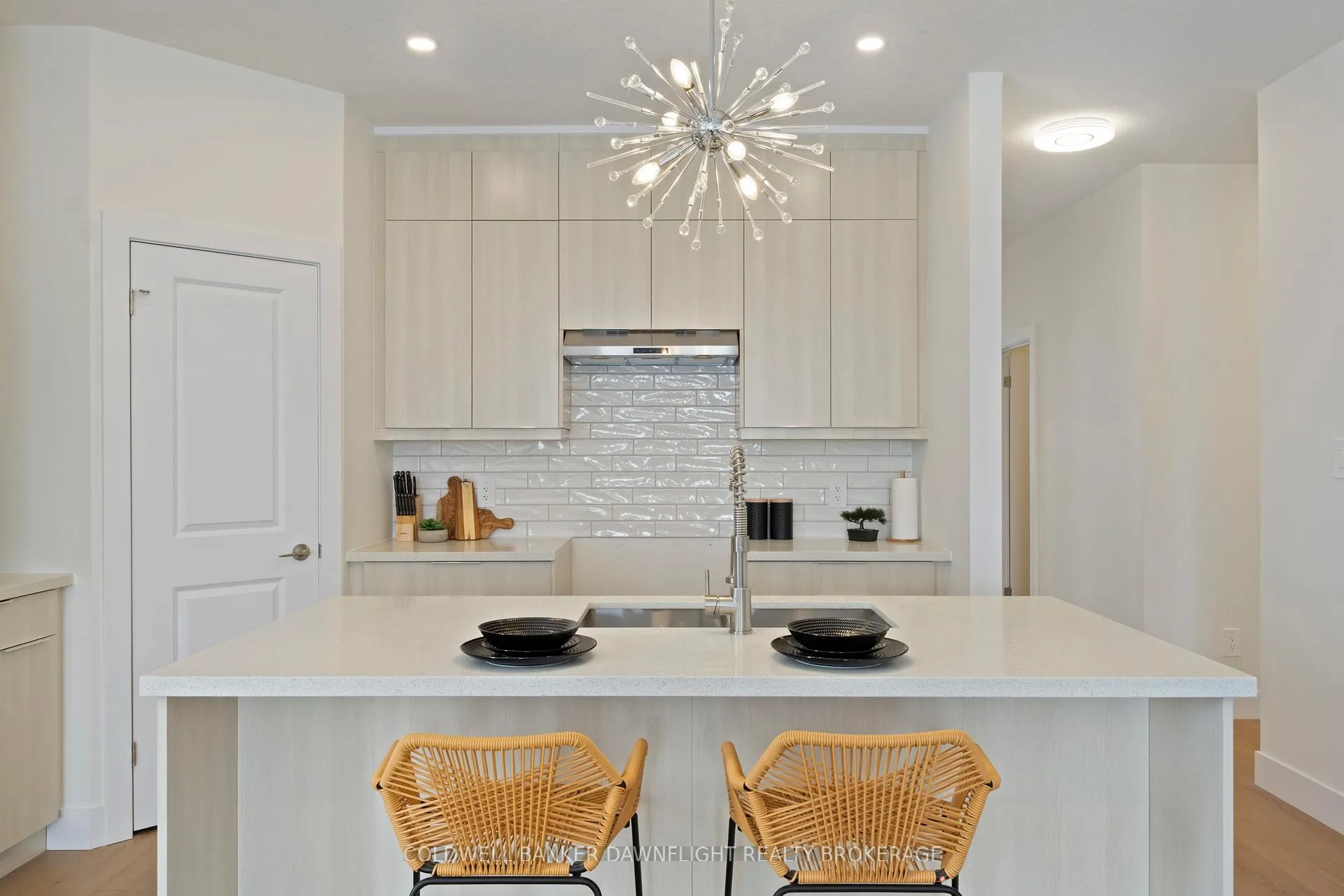 Photo 9 of 52 Moonlight Court, Central Huron, Clinton — HOMEH