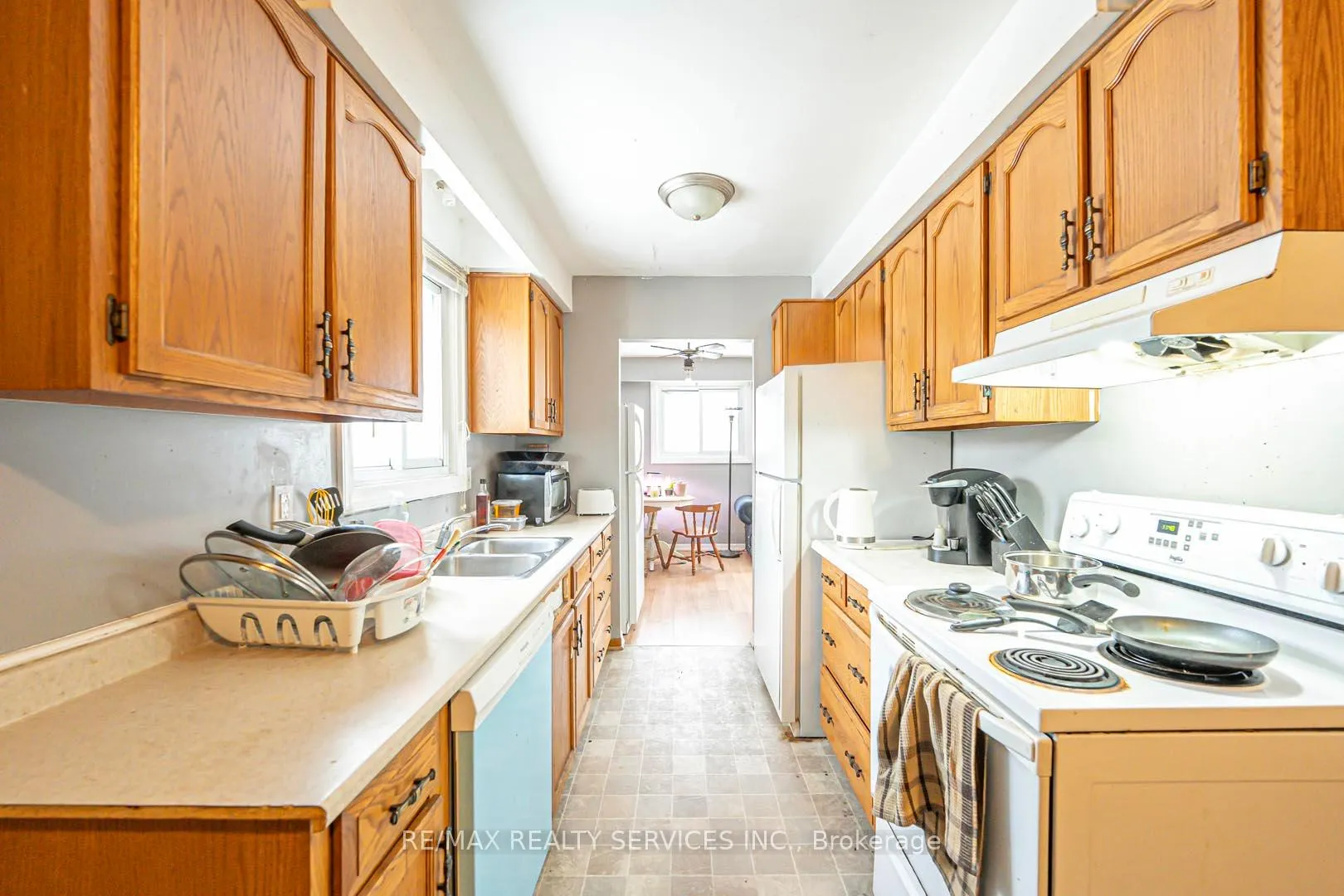 Photo 9 of 31 Sylvia Street, Barrie, Grove East — HOMEH