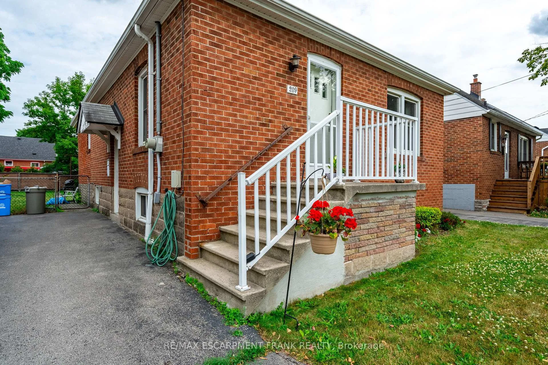 Photo 5 of 209 East 13TH Street, Hamilton, Inch Park — HOMEH