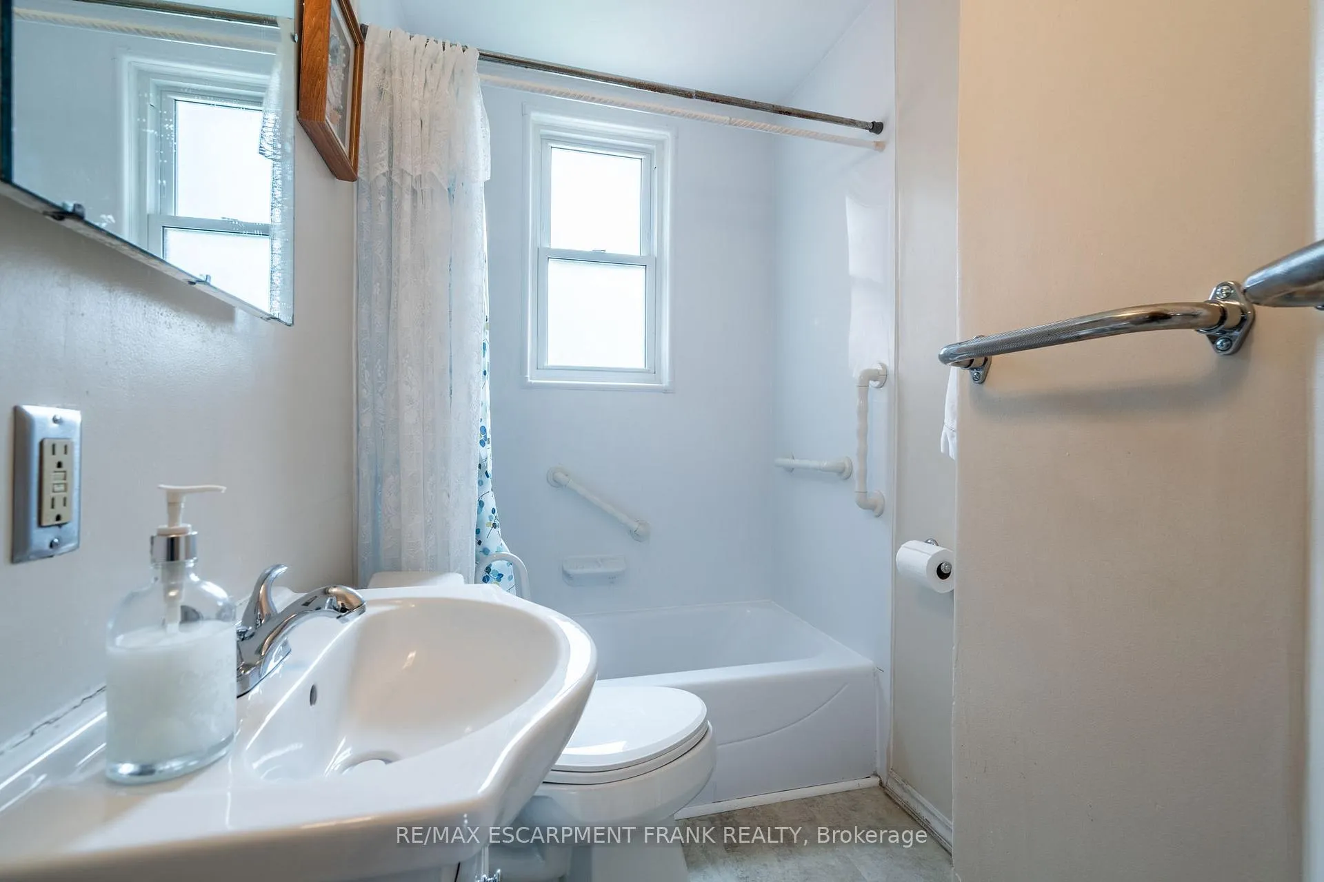 Photo 14 of 209 East 13TH Street, Hamilton, Inch Park — HOMEH