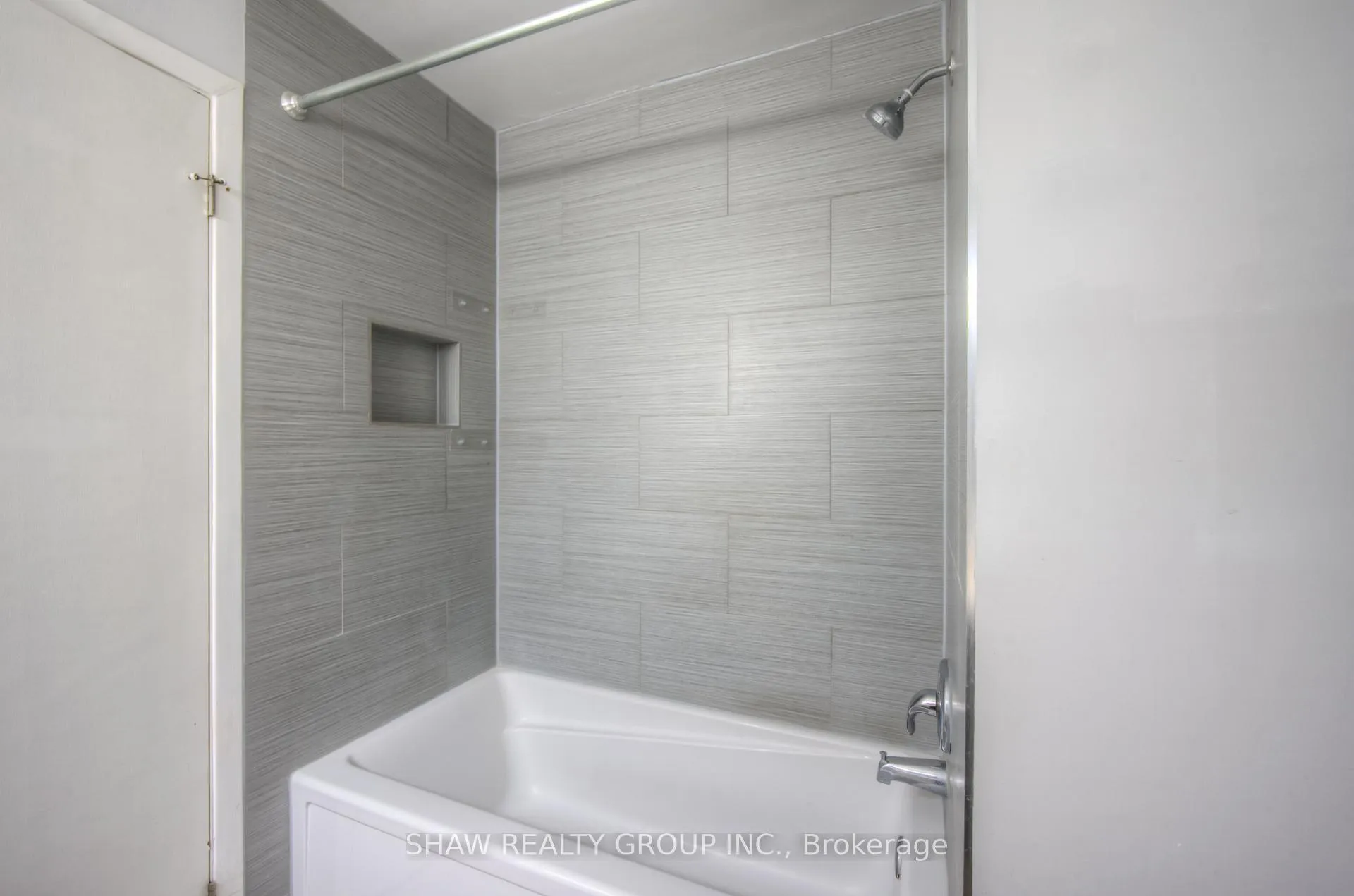 Photo 16 of 272 Bakersfield Drive, Cambridge — HOMEH