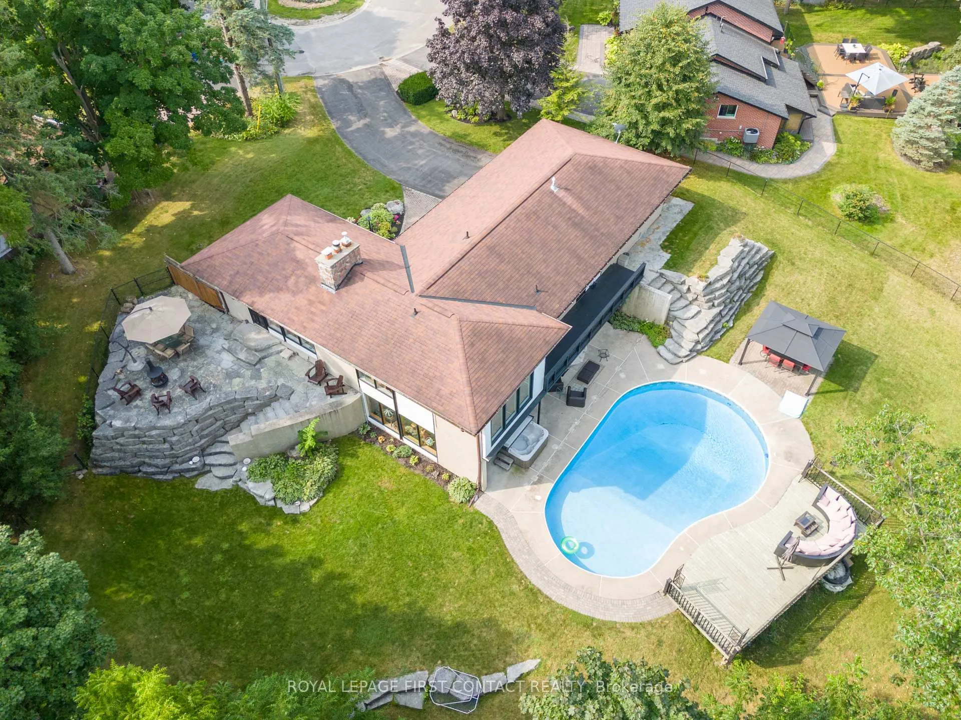 Photo 2 of 4 Brookdale Drive, Barrie, Sunnidale — HOMEH