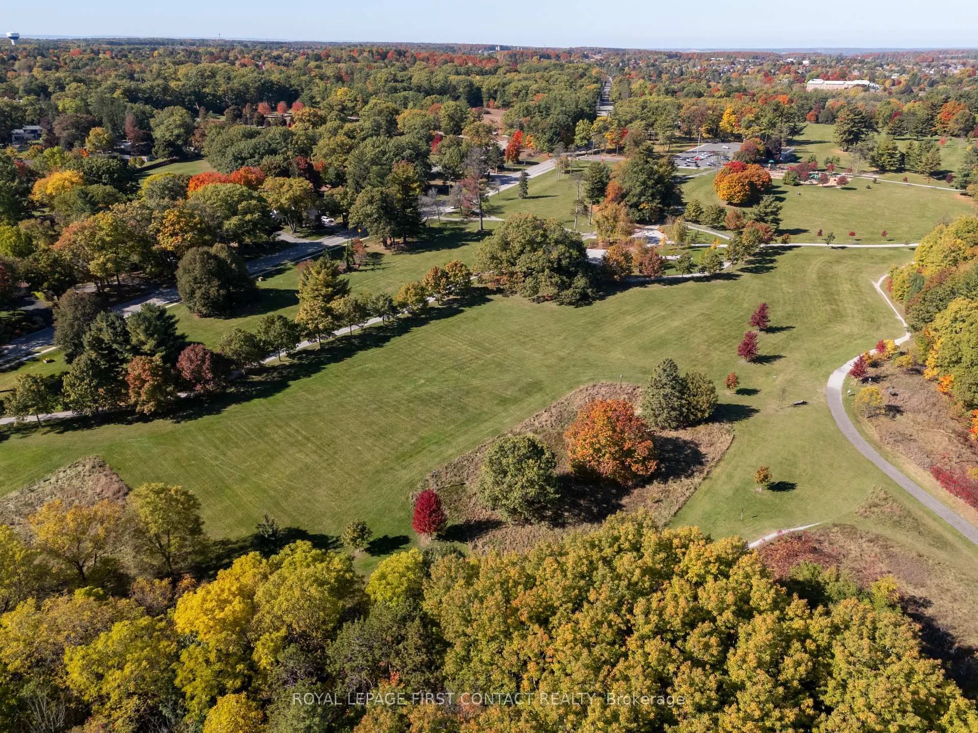Photo 6 of 4 Brookdale Drive, Barrie, Sunnidale — HOMEH