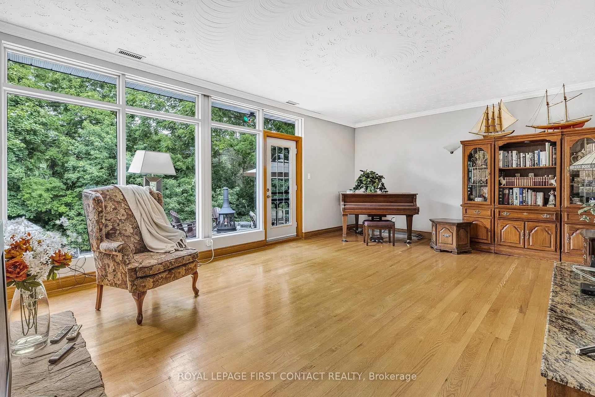 Photo 10 of 4 Brookdale Drive, Barrie, Sunnidale — HOMEH