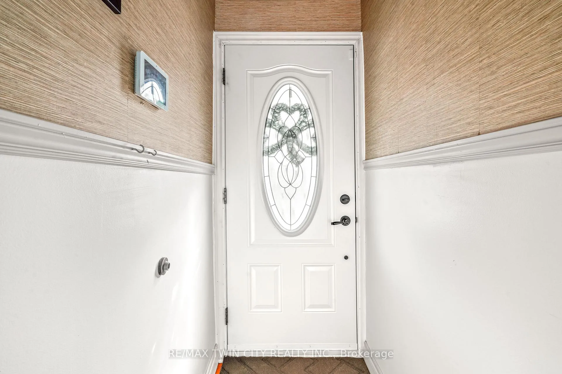 Photo 6 of 59 East Bend Avenue N, Hamilton, Crown Point — HOMEH