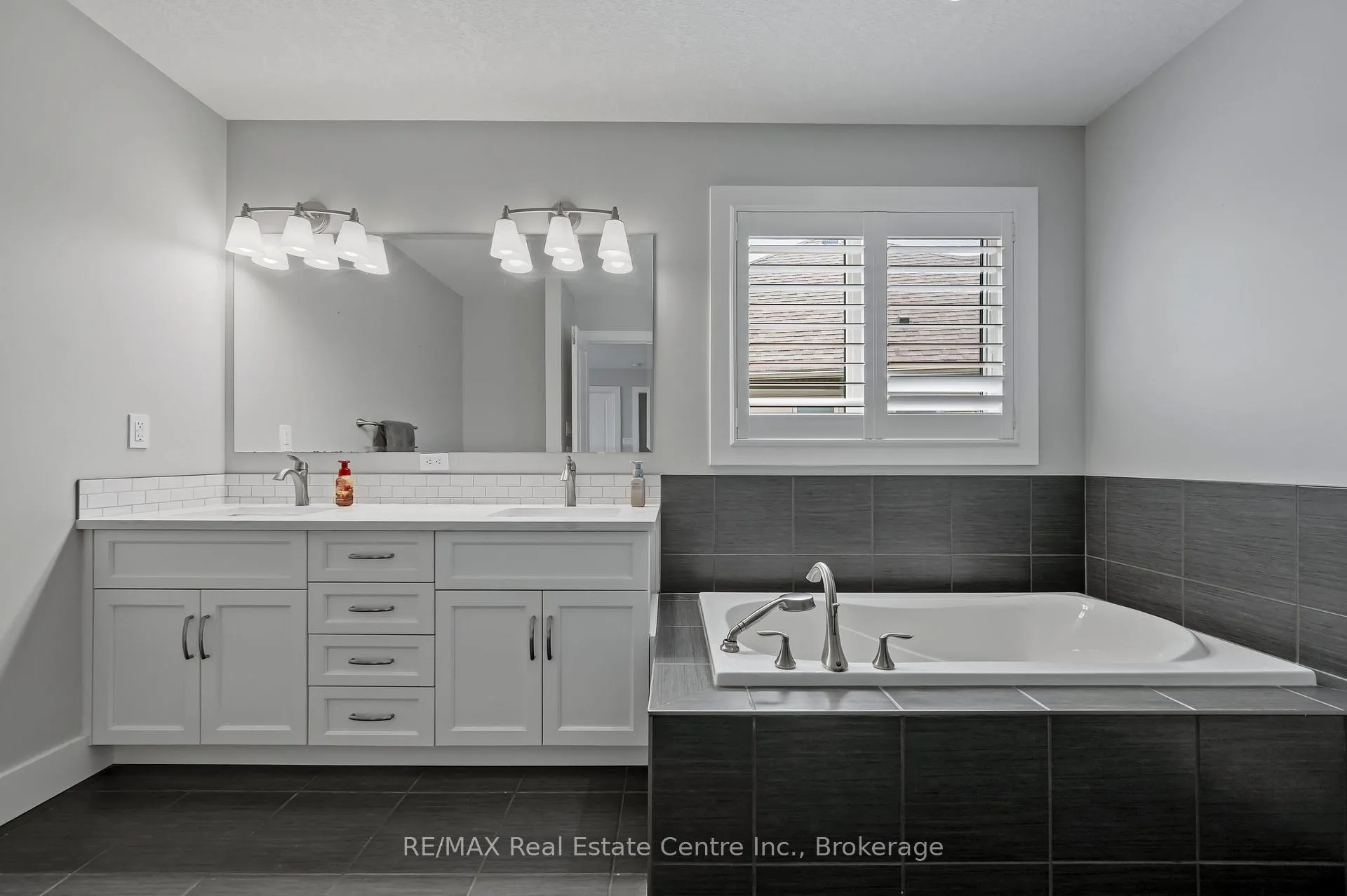 Photo 23 of 50 Eden Oak Trail, Kitchener — HOMEH