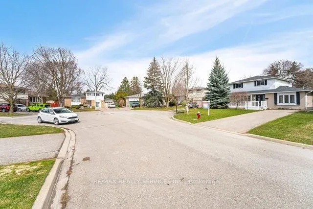 Photo 2 of 4 Pacer Court, Brampton, Brampton South — HOMEH