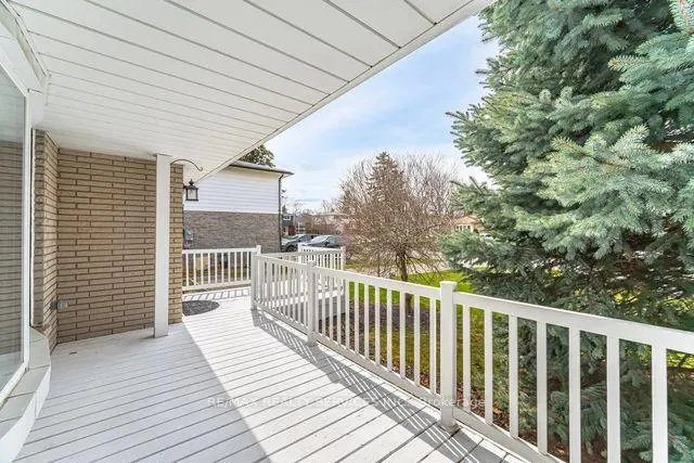 Photo 5 of 4 Pacer Court, Brampton, Brampton South — HOMEH