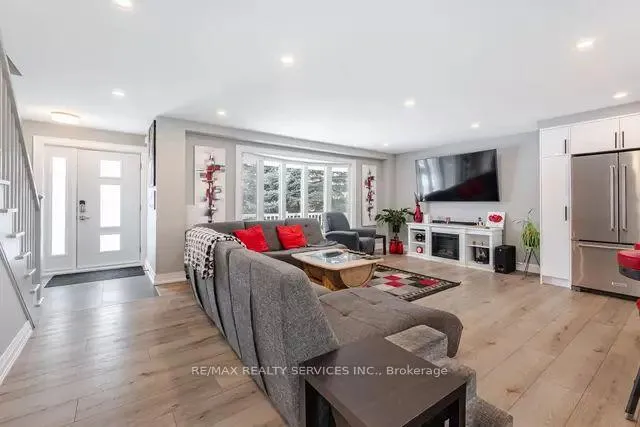 Photo 7 of 4 Pacer Court, Brampton, Brampton South — HOMEH