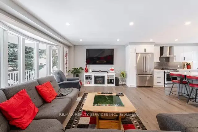 Photo 8 of 4 Pacer Court, Brampton, Brampton South — HOMEH