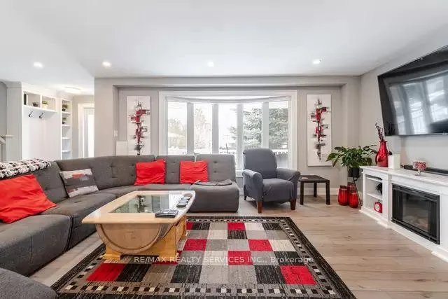 Photo 9 of 4 Pacer Court, Brampton, Brampton South — HOMEH
