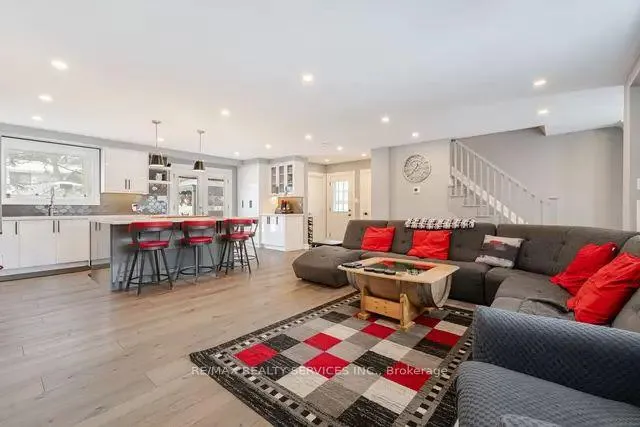 Photo 10 of 4 Pacer Court, Brampton, Brampton South — HOMEH