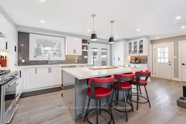 Photo 11 of 4 Pacer Court, Brampton, Brampton South — HOMEH