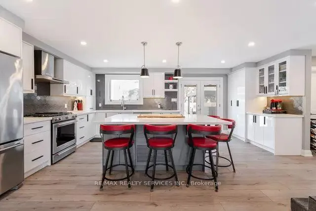 Photo 12 of 4 Pacer Court, Brampton, Brampton South — HOMEH