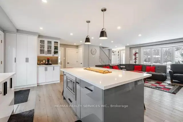Photo 15 of 4 Pacer Court, Brampton, Brampton South — HOMEH