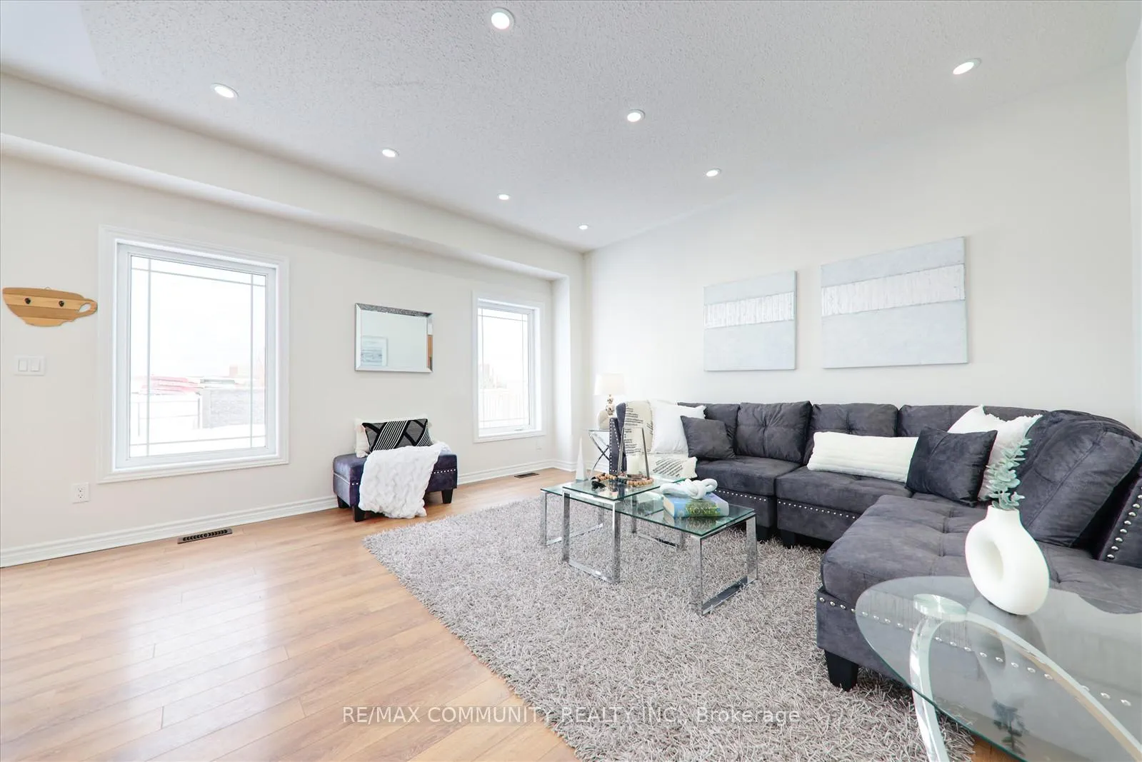 Photo 10 of 25 Mantz Crescent, Whitby, Taunton North — HOMEH