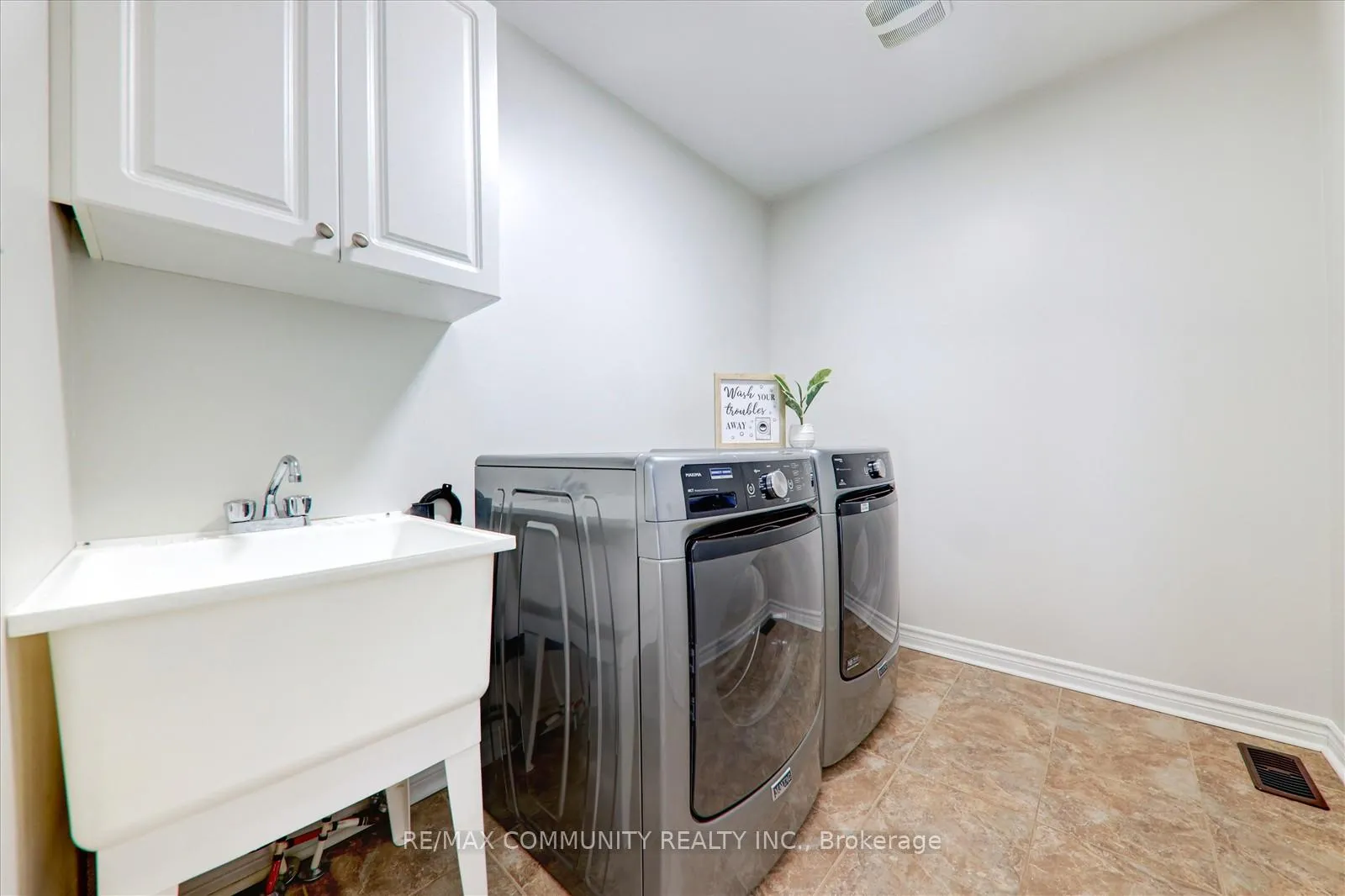 Photo 31 of 25 Mantz Crescent, Whitby, Taunton North — HOMEH