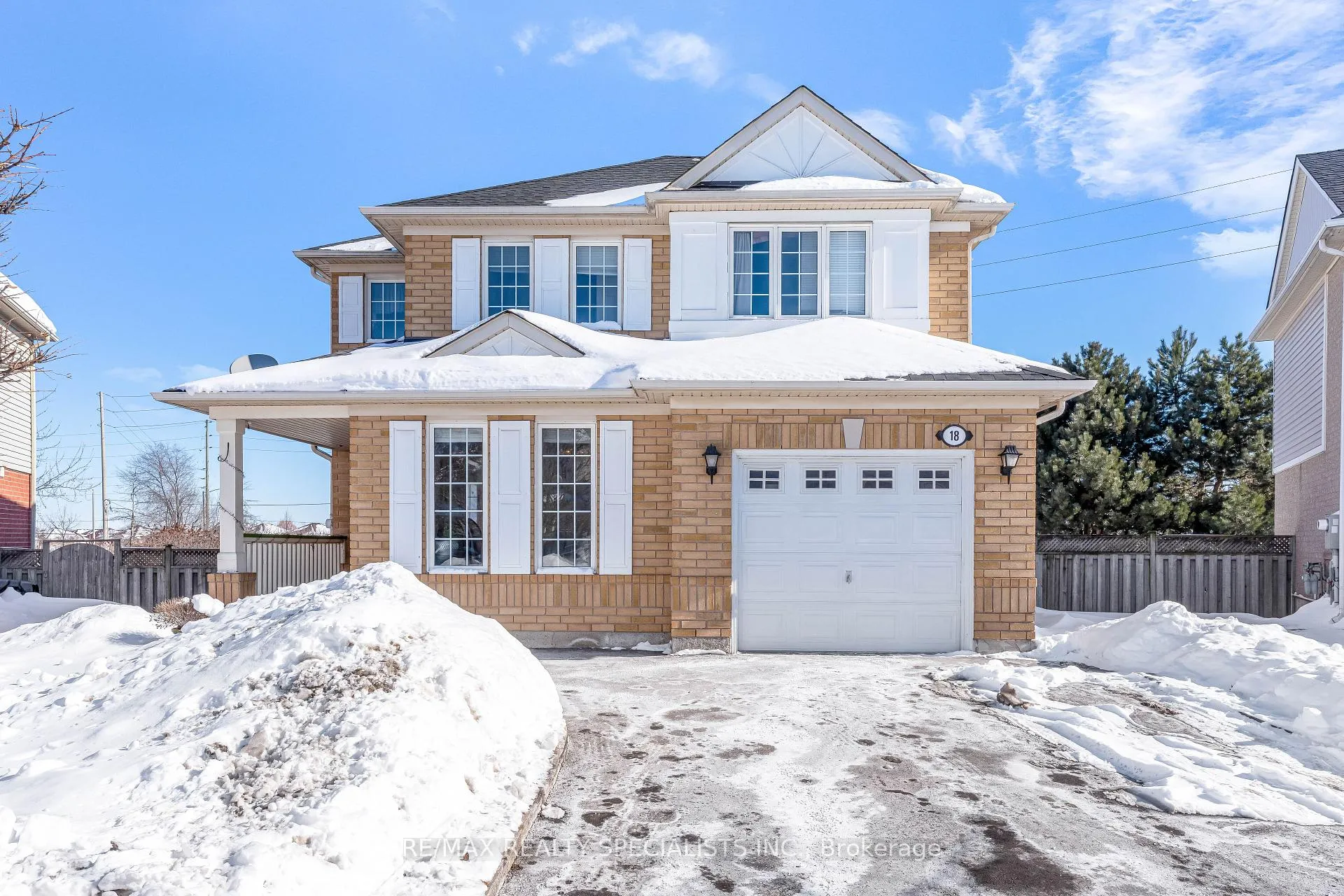 Photo 1 of 18 Sherbo Crescent, Brampton, Fletcher's Meadow — HOMEH