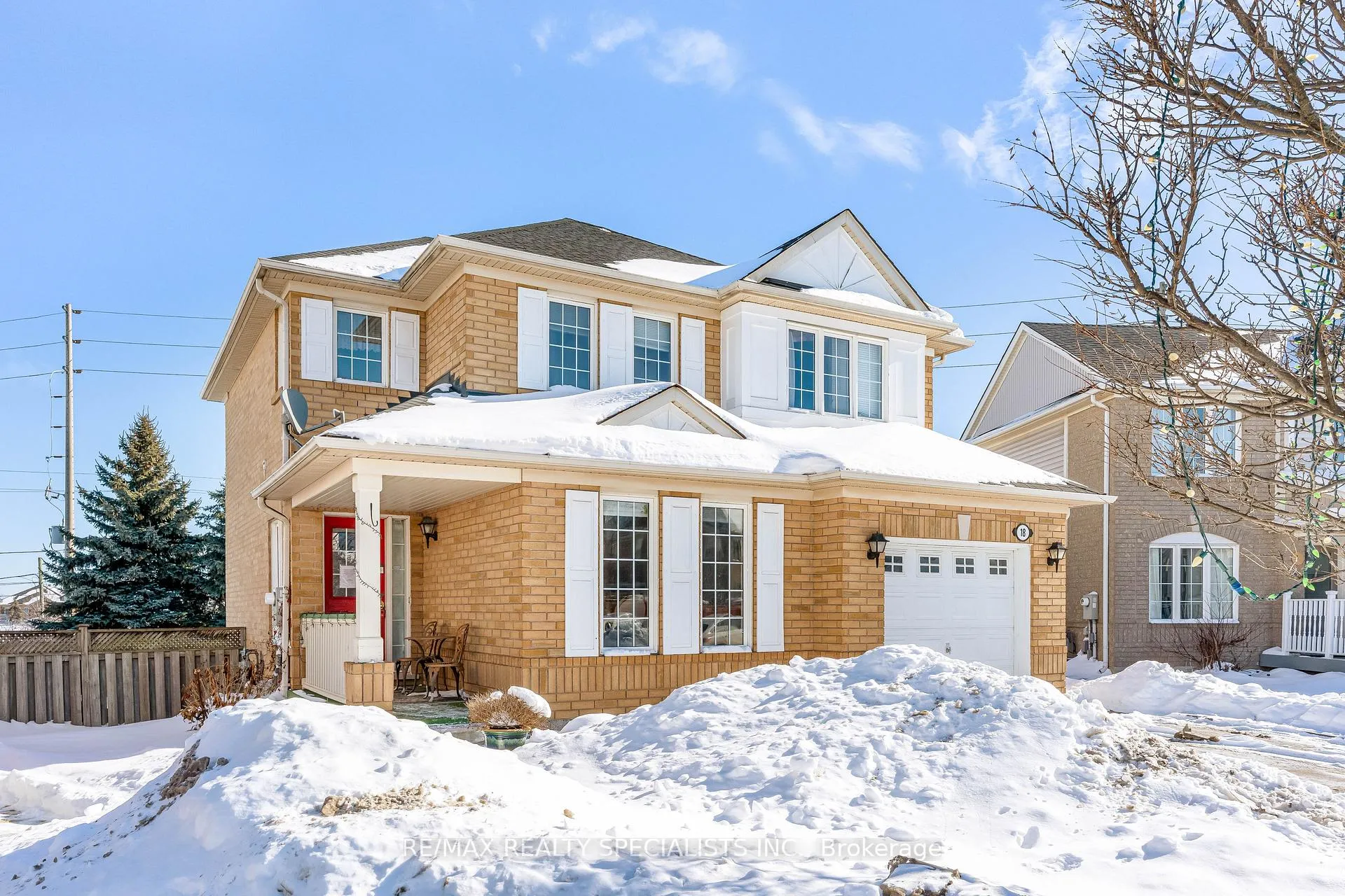 Photo 2 of 18 Sherbo Crescent, Brampton, Fletcher's Meadow — HOMEH