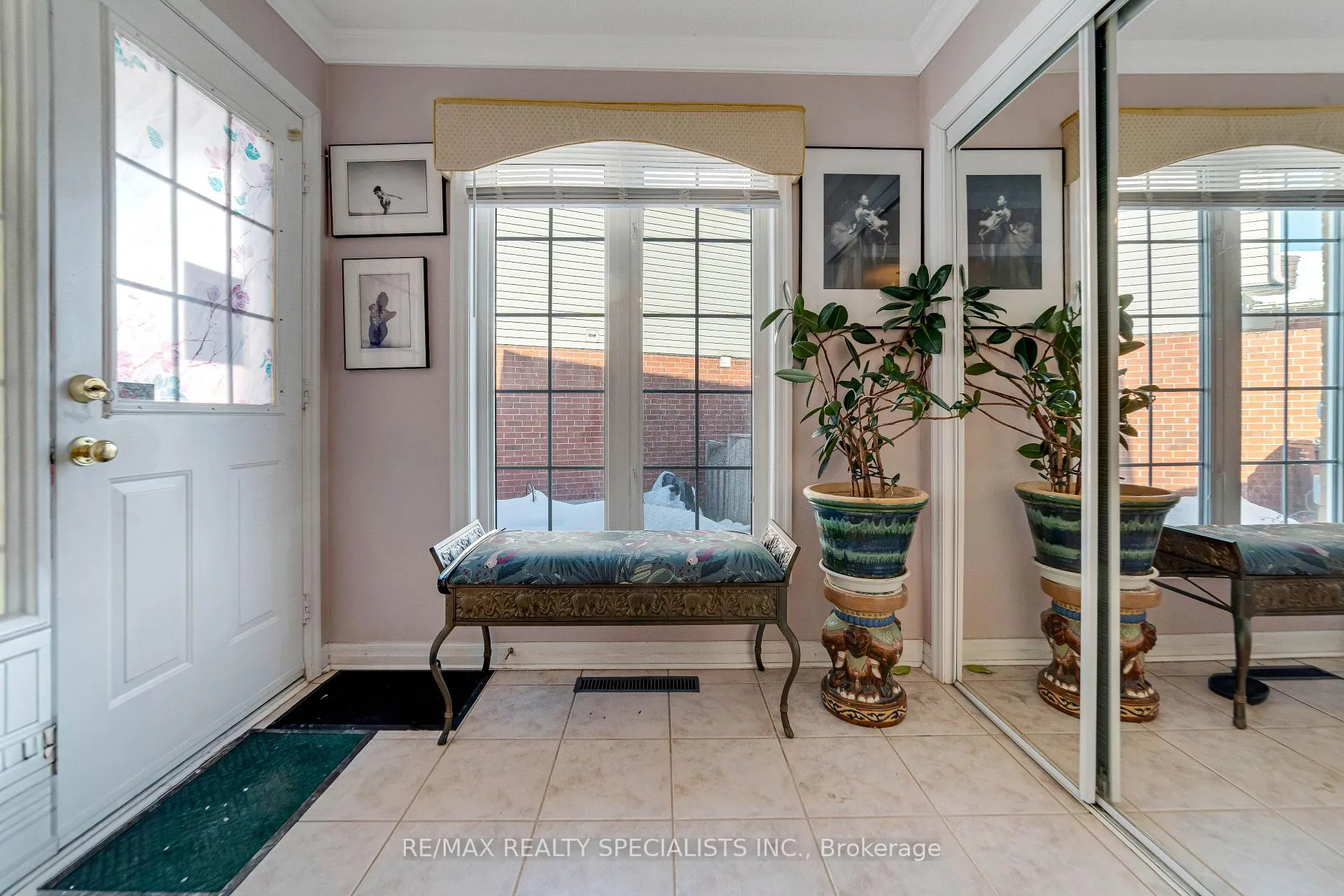 Photo 4 of 18 Sherbo Crescent, Brampton, Fletcher's Meadow — HOMEH