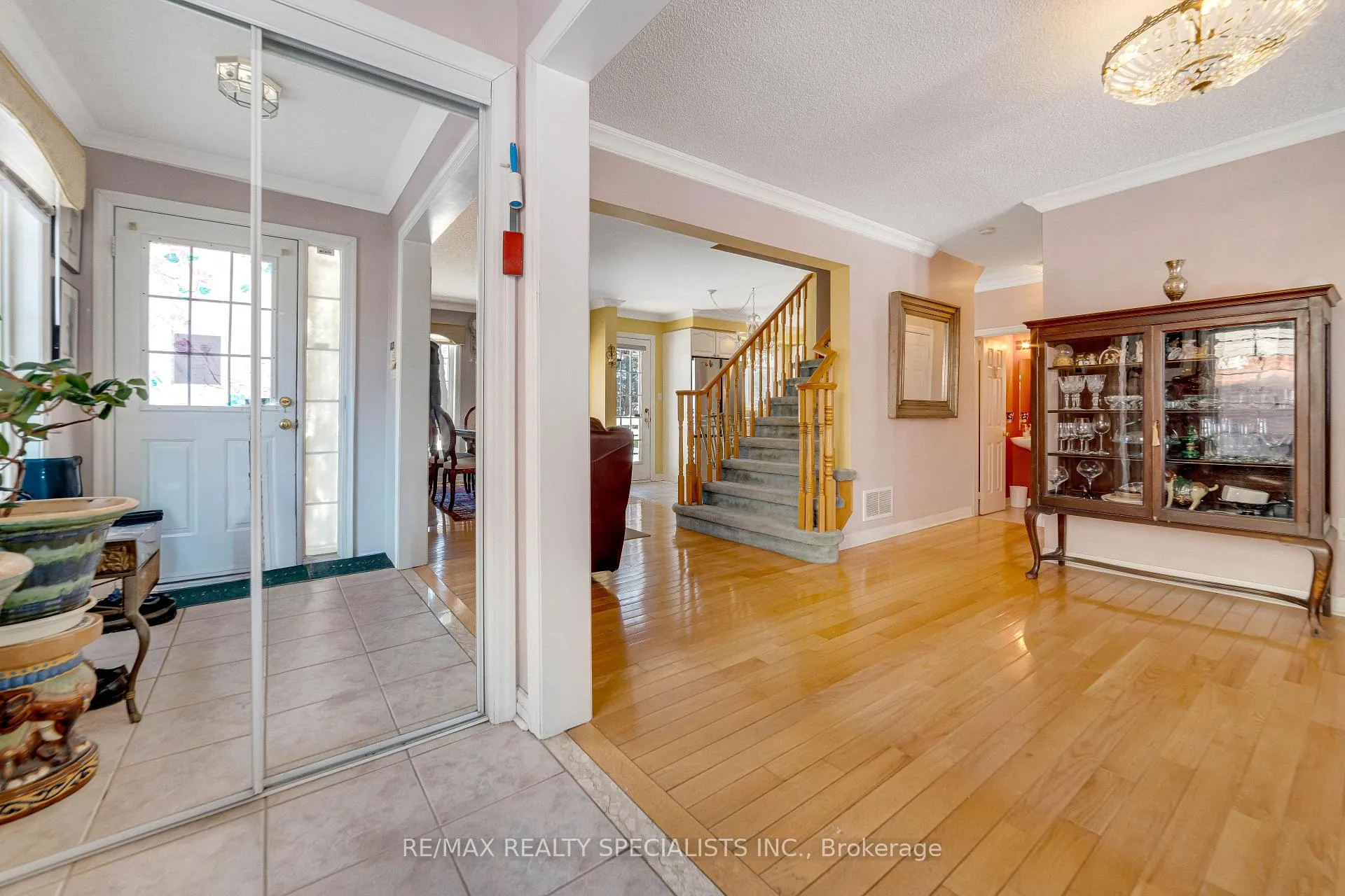 Photo 5 of 18 Sherbo Crescent, Brampton, Fletcher's Meadow — HOMEH