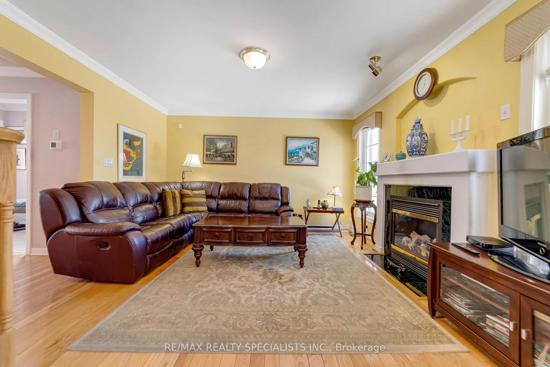 Photo 11 of 18 Sherbo Crescent, Brampton, Fletcher's Meadow — HOMEH