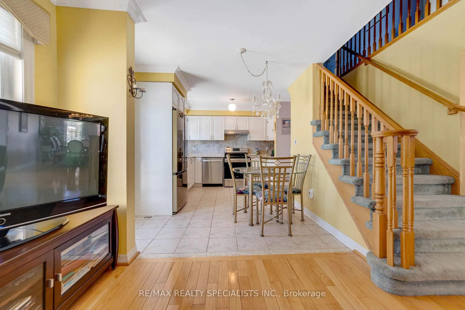 Photo 12 of 18 Sherbo Crescent, Brampton, Fletcher's Meadow — HOMEH