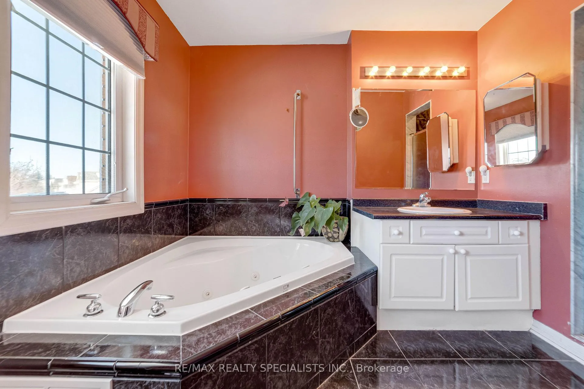 Photo 21 of 18 Sherbo Crescent, Brampton, Fletcher's Meadow — HOMEH