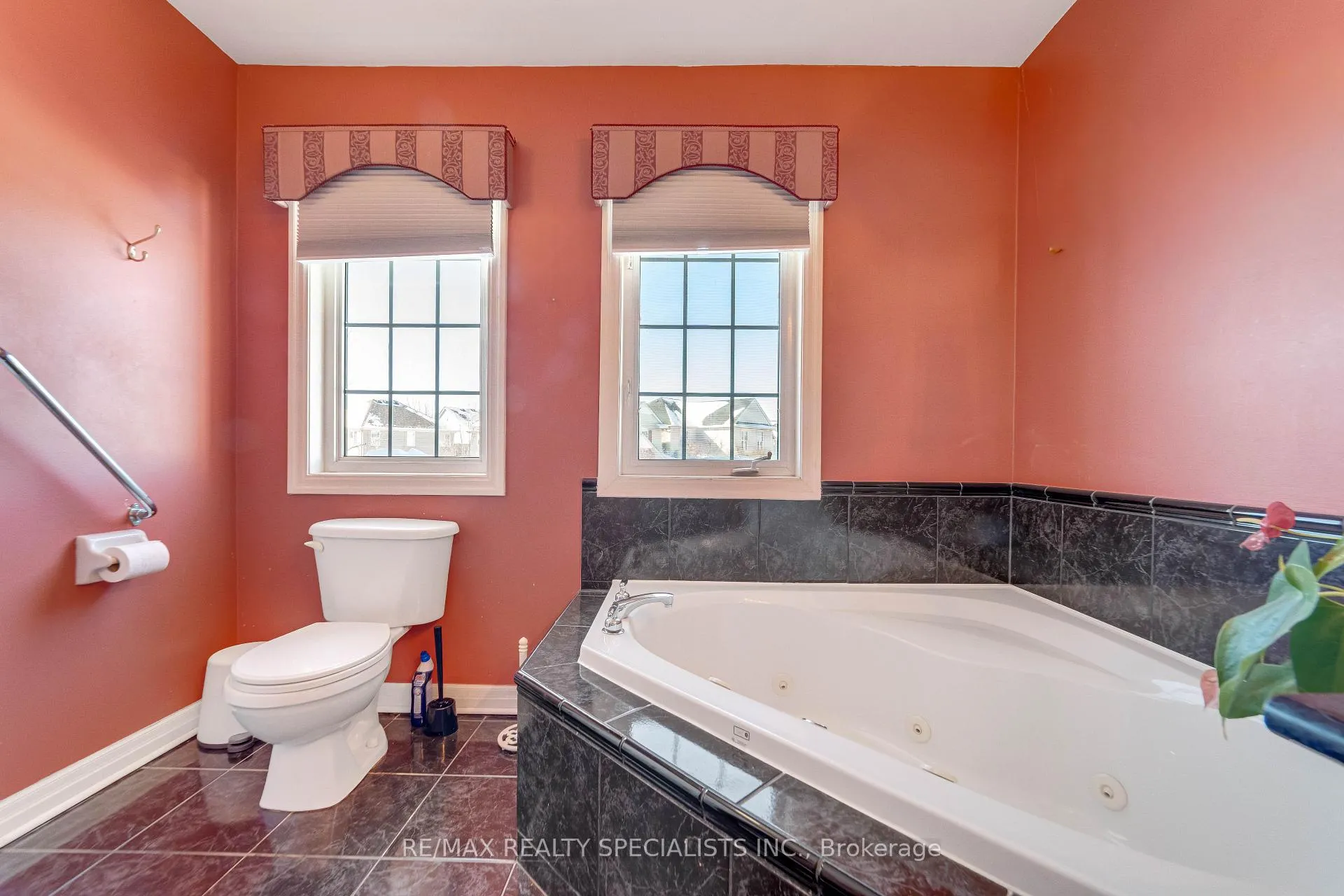 Photo 23 of 18 Sherbo Crescent, Brampton, Fletcher's Meadow — HOMEH