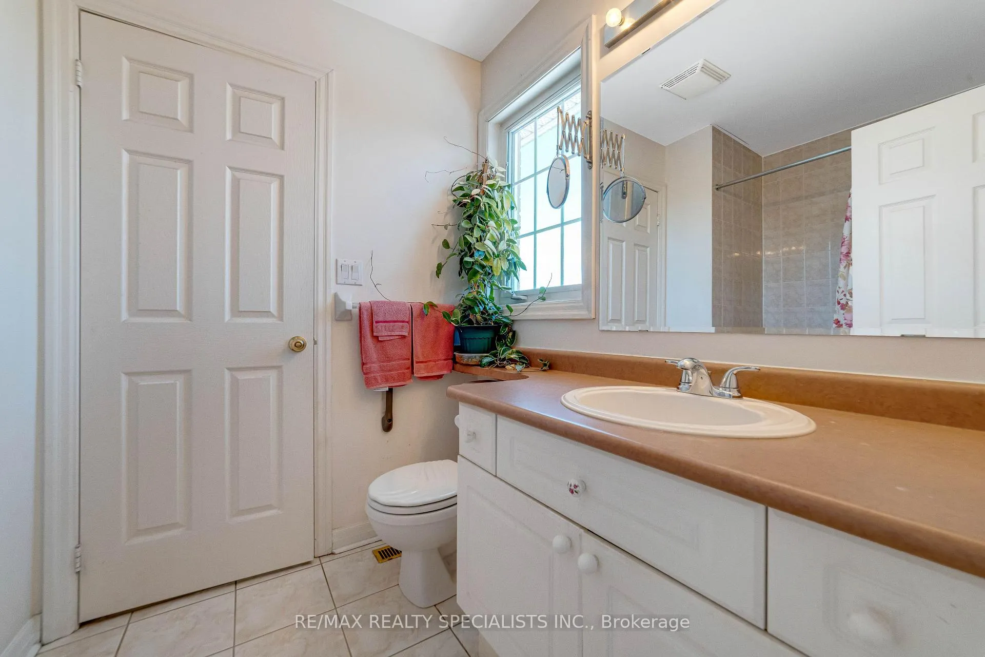 Photo 29 of 18 Sherbo Crescent, Brampton, Fletcher's Meadow — HOMEH