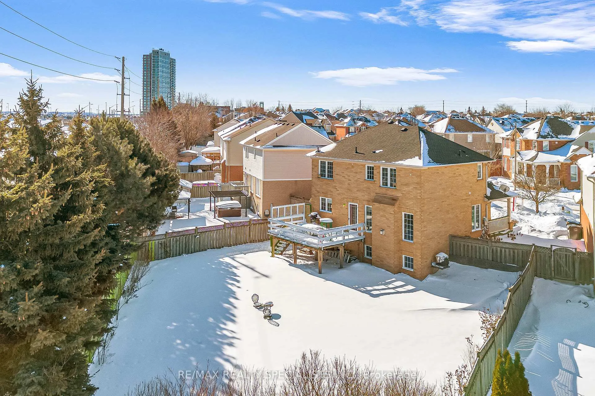 Photo 37 of 18 Sherbo Crescent, Brampton, Fletcher's Meadow — HOMEH